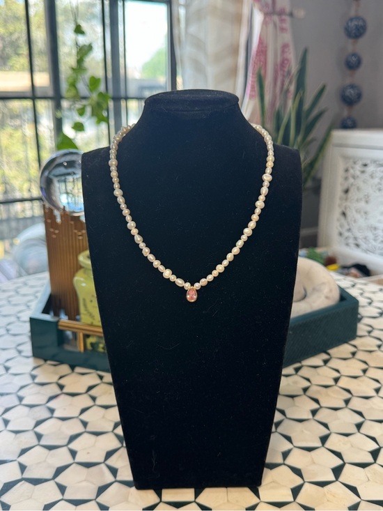 Handmade Jewelry - Pearl Necklace with Pink Gem Teardrop Pendant with Magnetic Closure NWOT